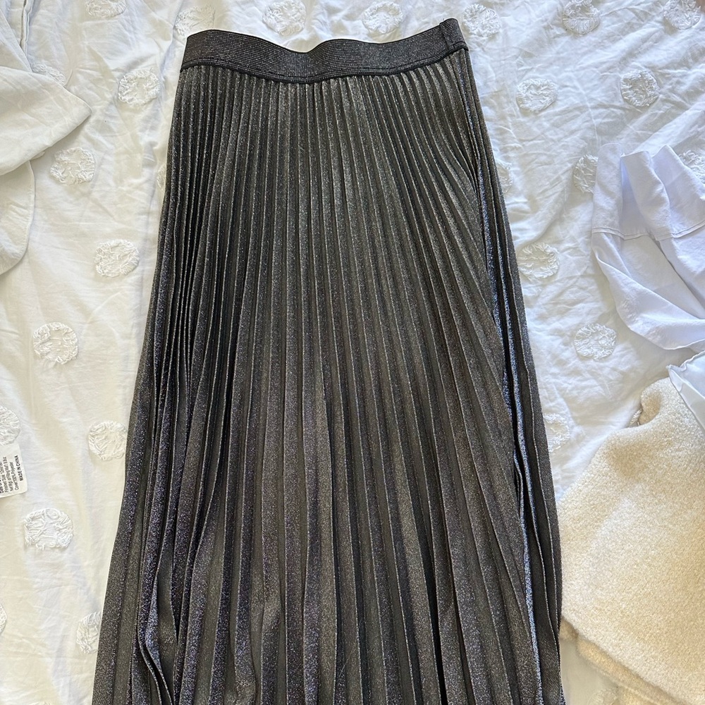 Shimmer pleated skirt